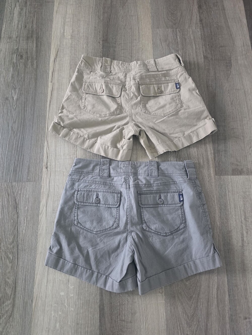 Bundle The North Face Women's Roll-Cuff Shorts Beige & Light Gray Size 2